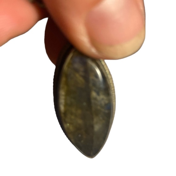 Labradorite pendant, with silver chain. - Picture 4 of 4
